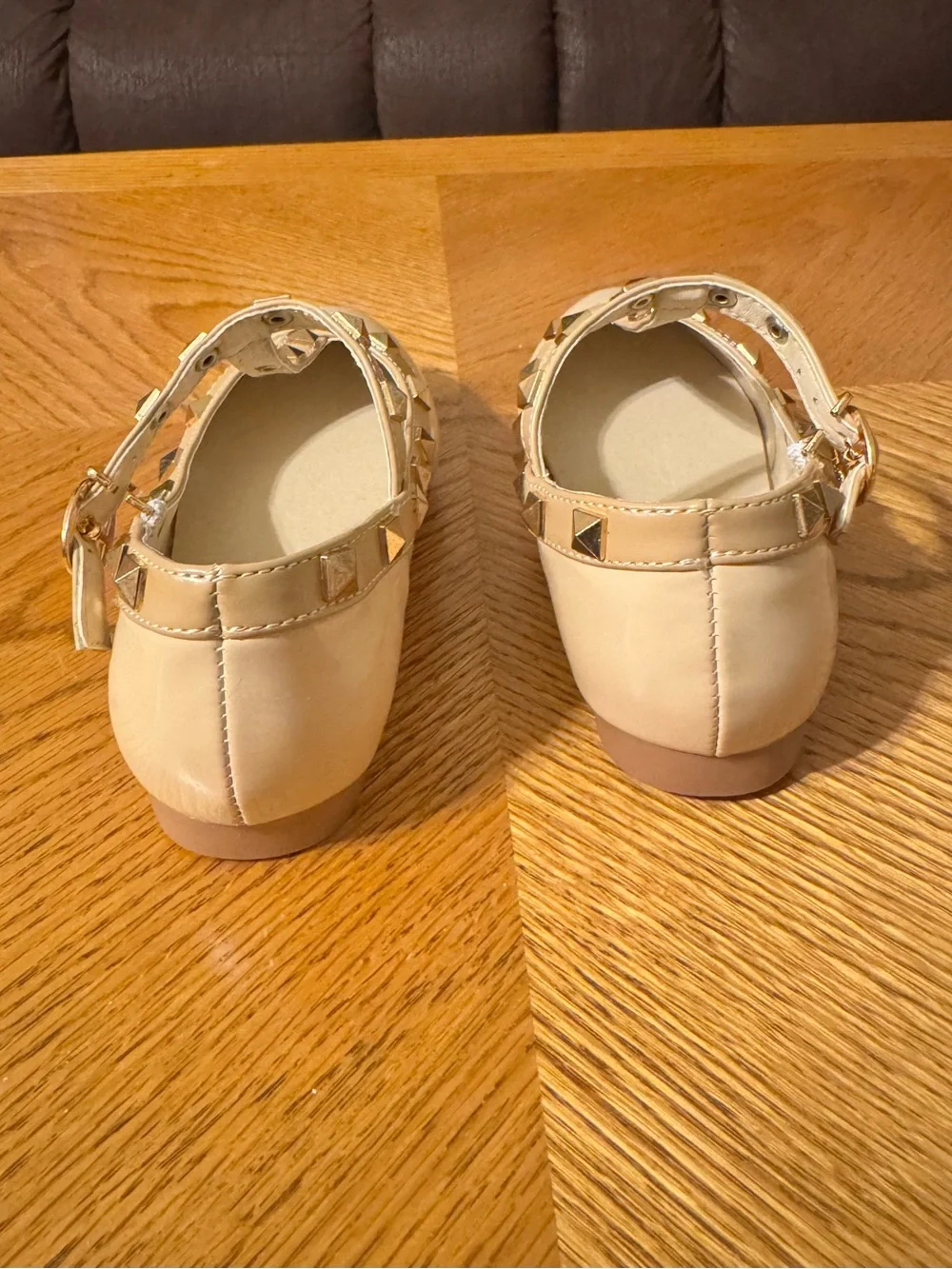 CCTWINS Kids Gold Studded T-Strap Patent Dress Shoes - Nude/Beige